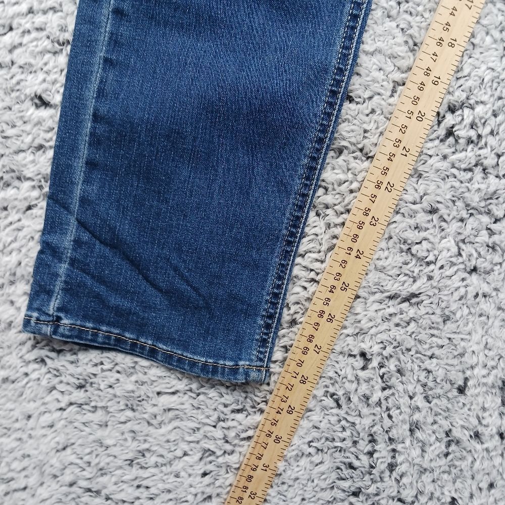 Lee Riders Mid Rise Straight Leg Jeans Women's size 8. Blue. - Picture 7 of 8